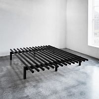 Čierny rám postele z borovicového dreva Karup Pace, 140 x 200 cm