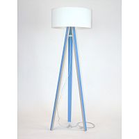 Modrá stojacia lampa s bielym tienidlom a transparentným káblom Ragaba Wanda