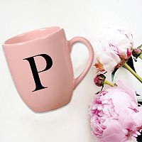 Ružový keramický hrnček Vivas Letter P, 330 ml