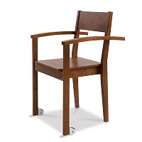 Tmavohnedá ručne vyrábaná jedálenská stolička z masívneho brezového dreva s opierkami na ruky a kolieskami Kiteen Joki