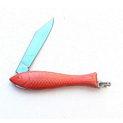Český nožík rybička s oranžovým lakom v dizajne od Alexandry Dětinskej
