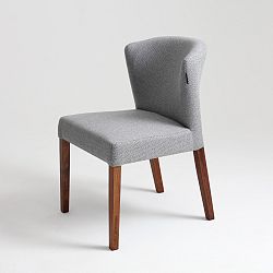 Sivá stolička s prírodnými nohami Custom Form Harvard